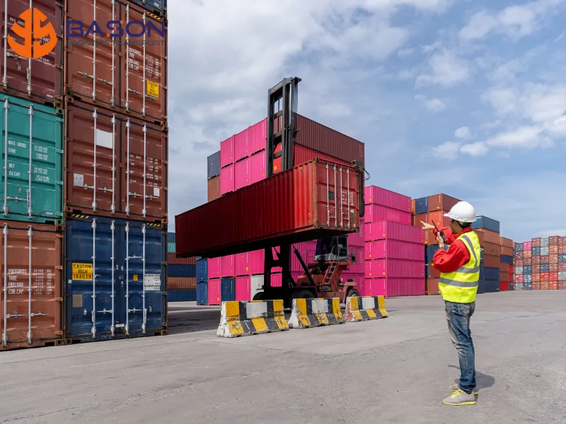 nhap-uy-thac-nguyen-lieu-nhua (2)