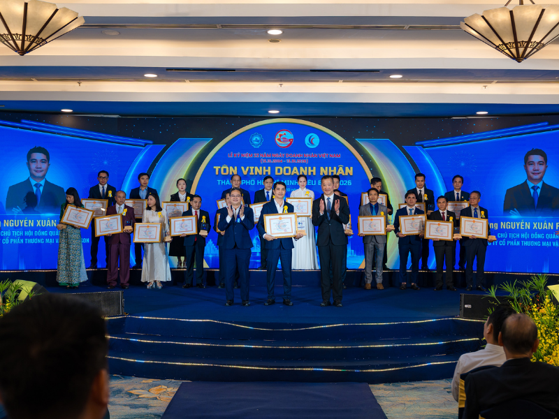 lễ vinh danh doanh nhân TP.HCM tiêu biểu 2026 có ông Nguyễn Xuân Phong